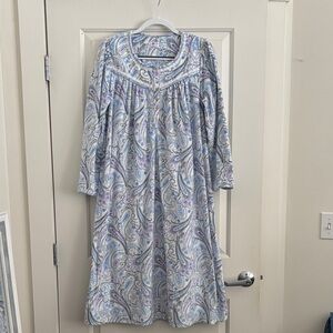 NWOT Aria blue & purple paisley print fleece/velour nightgown, medium